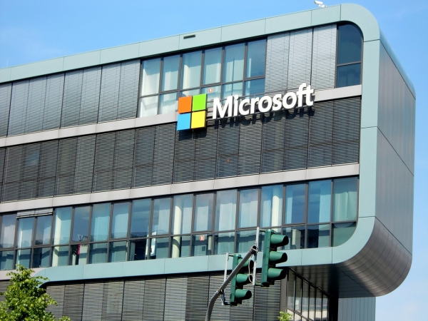 Volodymyr attacks Microsoft